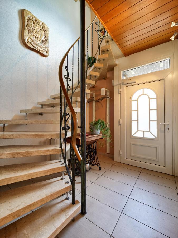 Weingut Christoffel Apartment Kovenig Bagian luar foto